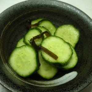 簡単ポリポリ浅漬け きゅうりのポンつゆ昆布漬け レシピ 作り方 By Kuuuma 楽天レシピ 簡単ポリポリ浅漬け きゅうりのポンつゆ昆布漬け レシピ 作り方 By Kuuuma 楽天レシピ